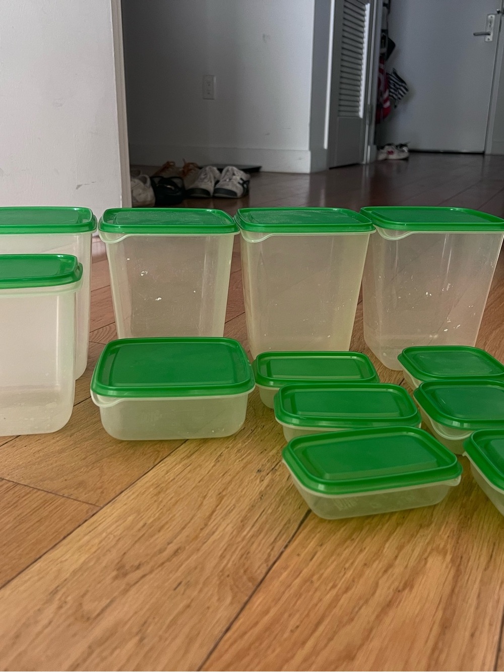 Tupperware Green Lidded Food Storage Container Set - Picture 2 of 4